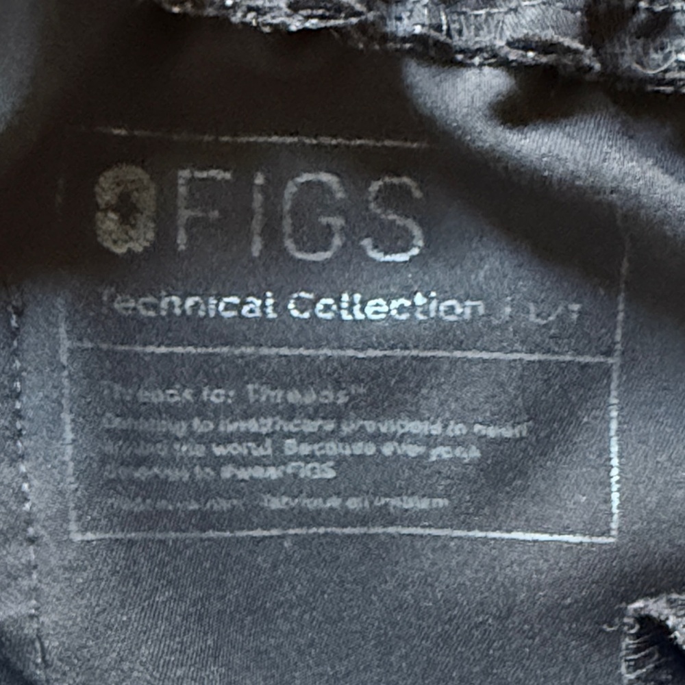 Figs Black Technical Collection Scrub Top, size large top and large tall pants - Picture 6 of 7